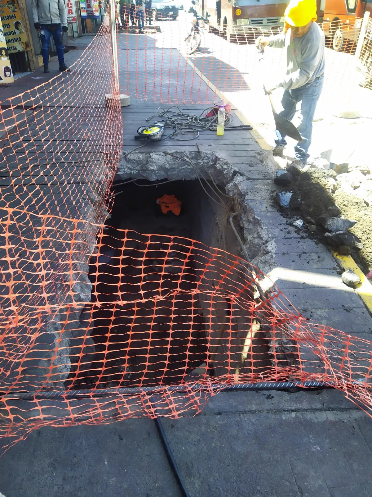 Intervención señalizada durante una obra en vía urbana